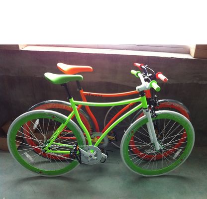 Bicicleta de acero Hi-Ten 700C de velocidad única para niños