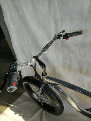 26*4.0 pulgadas Fat Tire Electric Beach Cruiser Bicicleta Alimentada por una batería de litio de 17 Ah