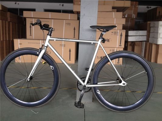 700c Bicicleta de engranaje fijo con marco duro, tipo de amortiguador no trasero y material de llanta de aluminio