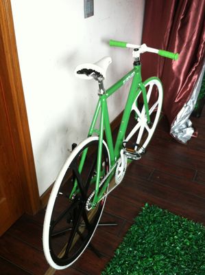 Bicicleta de engranaje fijo de color personalizado con marco de aleación de aluminio y rueda pequeña de aleación de magnesio