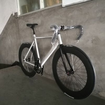 700C CE OEM 7005 de aleación de aluminio de engranaje fijo de velocidad única para adultos de 80 mm de aro de bicicletas de pista con tenedor de carbono