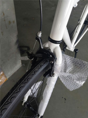 Bicicleta de una sola velocidad de 700C para adultos de marco blanco elegante bicicletas de engranaje fijo con freno de montaña