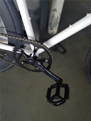 Bicicleta de una sola velocidad de 700C para adultos de marco blanco elegante bicicletas de engranaje fijo con freno de montaña