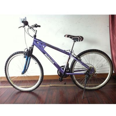 Bicicleta de montaña sin hilos de aluminio de 26 pulgadas Shimano 21S para hombres con suspensión frontal
