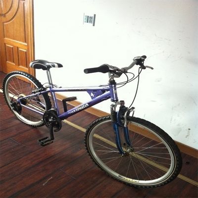 Bicicleta de montaña sin hilos de aluminio de 26 pulgadas Shimano 21S para hombres con suspensión frontal
