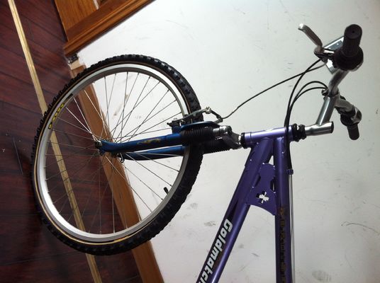 Bicicleta de montaña sin hilos de aluminio de 26 pulgadas Shimano 21S para hombres con suspensión frontal