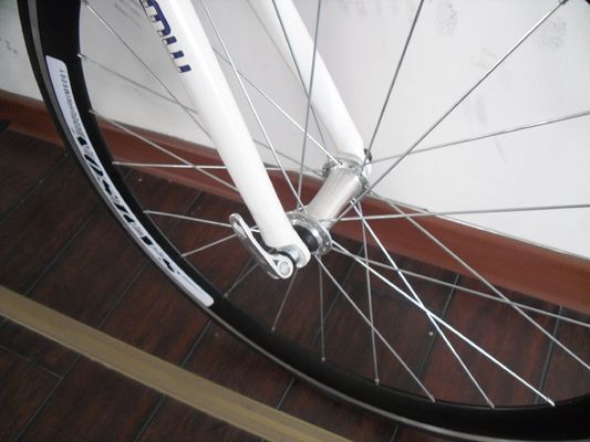 Bicicleta de carretera de marco de aluminio 700C con logotipo OEM de Shimano de 21 velocidades y certificación CE