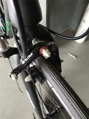 Shimano Derailleur 700C bicicleta de carretera de aluminio con marco Tsunami y capacidad de carga de 160 kg