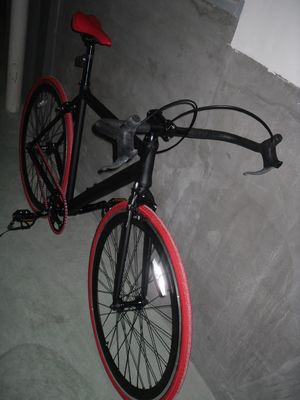 700C Full Matte Black OEM Cuadro de aluminio de bicicleta de carretera de velocidad única Peso bruto 13KG