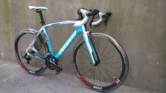 Aluminio 700C 21 velocidad engranajes bicicleta de carretera con centro de liberación rápida y manillar de aleación