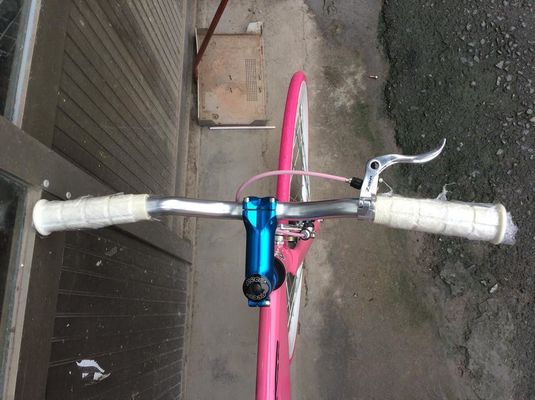 Bicicleta de engranaje fijo 700C con calibre delantero de freno marco de aleación de aluminio y velocidad única