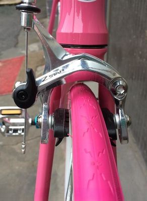 Bicicleta de engranaje fijo 700C con calibre delantero de freno marco de aleación de aluminio y velocidad única
