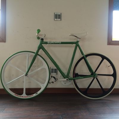 Aluminio 700C de aleación fija bicicleta de engranaje fija bicicleta de carretera con borde pequeño de aluminio y duradero