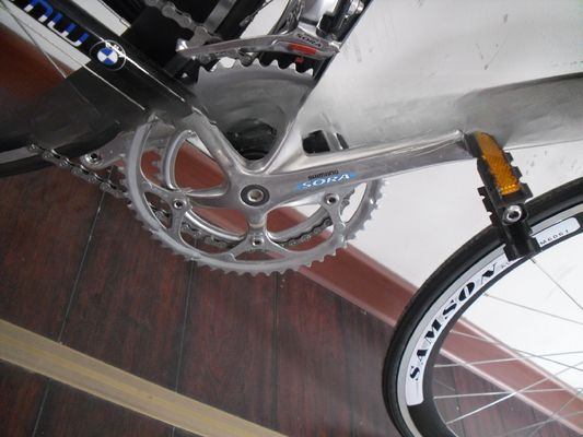Bicicleta de carreras Pedal 700C ordinaria con marco ligero de aleación de aluminio y 24 velocidades