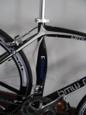 Bicicleta de carreras Pedal 700C ordinaria con marco ligero de aleación de aluminio y 24 velocidades