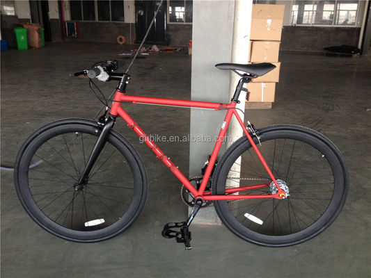 Bicicleta de 3 velocidades de color rojo con neumático Kenda y Neco Head Set en marco cromolítico