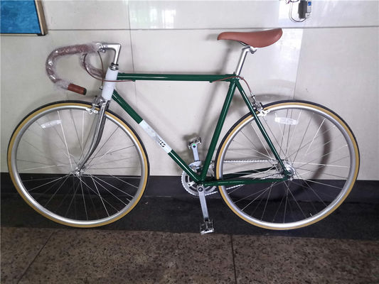 Paseo con estilo Bicicleta vintage de velocidad única para hombres con tenedor de acero y neumáticos Kenda 700C