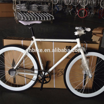 Bicicleta de velocidad única 700c Fixie Bike con cadena KMC y peso bruto 13kg