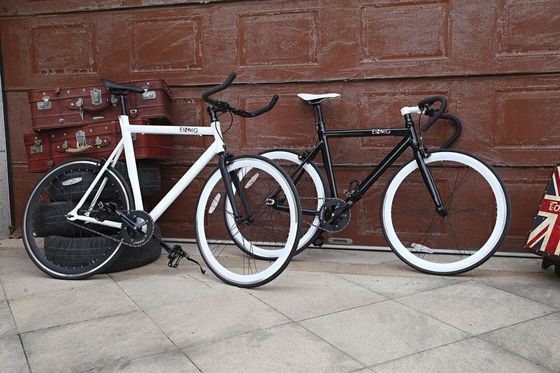 Bicicleta de velocidad única 700c Fixie Bike con cadena KMC y peso bruto 13kg