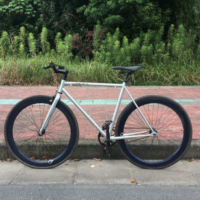 Bicicleta de velocidad única 700c Fixie Bike con cadena KMC y peso bruto 13kg