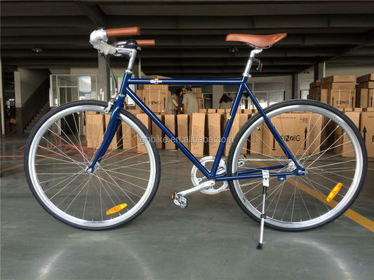Cruce sin esfuerzo por la ciudad en esta bicicleta de 3 velocidades para hombres con cesta