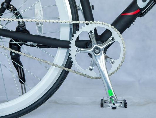 Bicicleta eléctrica de aluminio de 700C CE EN15194 Certificado 36V 350W Motor 10.8AH Batería de litio oculta