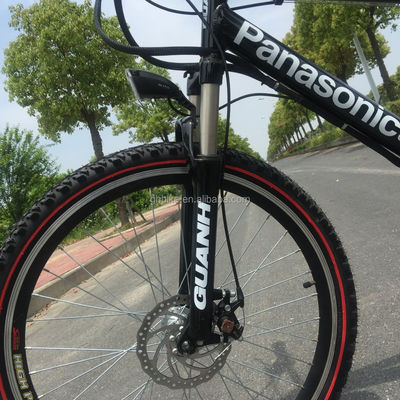 Bicicleta de montaña eléctrica de batería oculta con tenedor de acero y 21 engranajes de velocidad