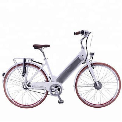 Bicicleta eléctrica de ciudad verde de velocidad única 200-250W para el mercado europeo 26 pulgadas A2B en verde