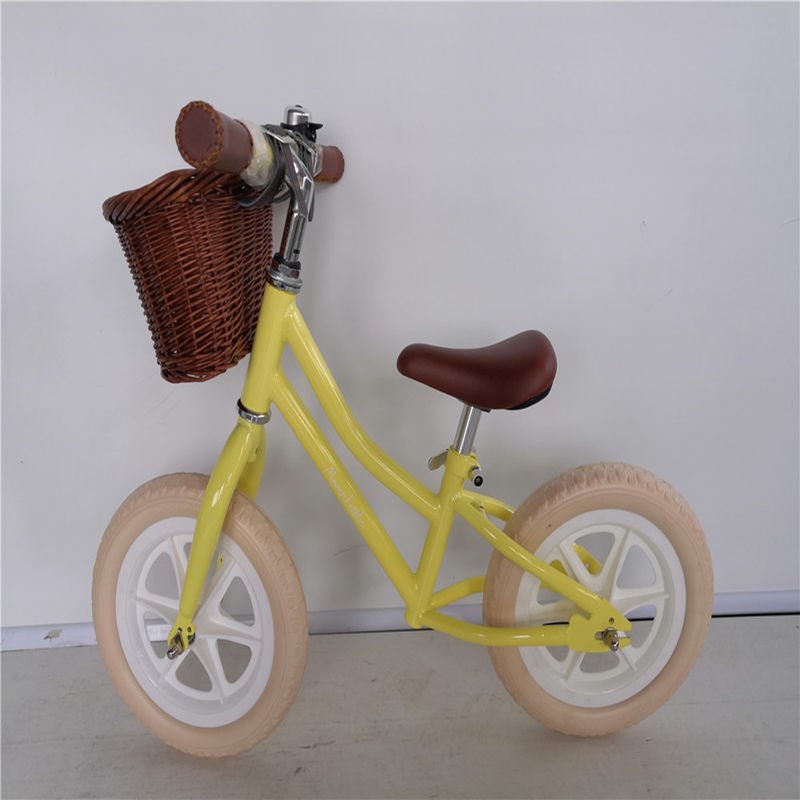 12 pulgadas de neumático de espuma para niños Balance Bike Color amarillo Capacidad de carga 70kg Cesta de vaso frontal